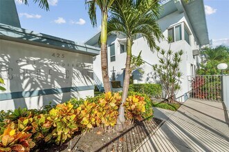Building Photo - 425 Bayshore Dr