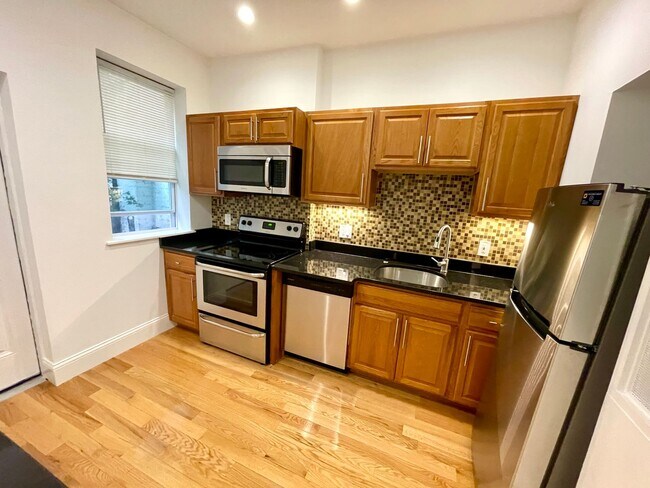 Building Photo - $2850 - beacon hill one bed with modern ki...