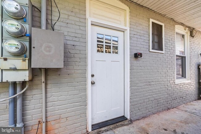 Building Photo - 531 Walton St