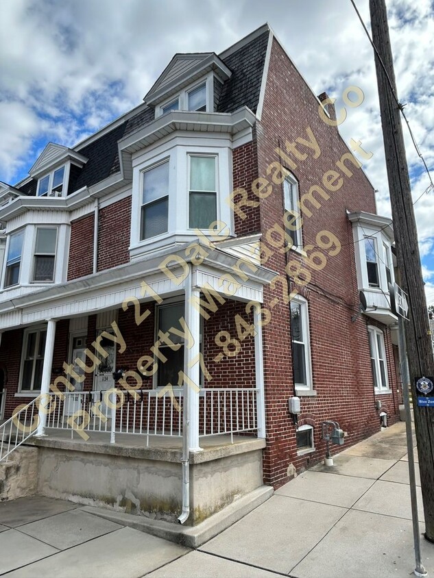 Primary Photo - 1134 W Poplar St