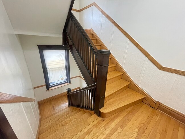 Building Photo - 3270 W Dickens Ave