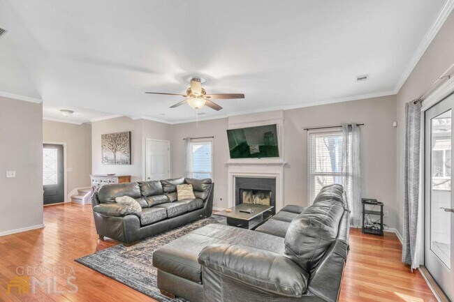 Building Photo - 310 Avebury Ct