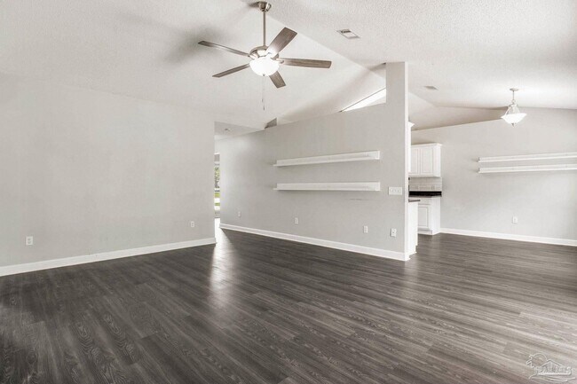 Foto del edificio - 1068 Joaquin Rd