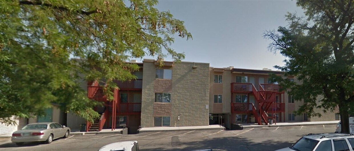Primary Photo - 1222 Elm Ave