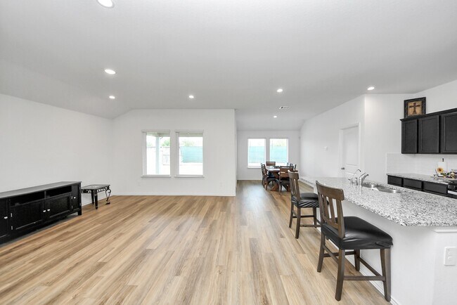 Foto del edificio - 21227 Sunnyridge Wy