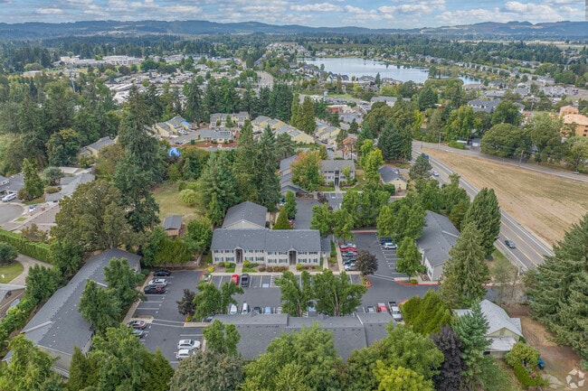 Building Photo - Bluebird Keizer