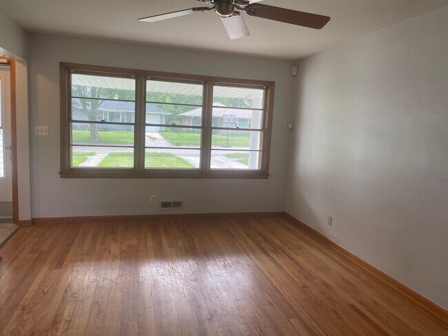 Foto del edificio - 3516 Constance Dr