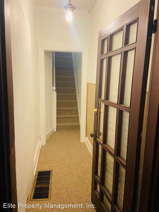 Building Photo - 2 br, 1 bath House - 950 W Princess St., U...
