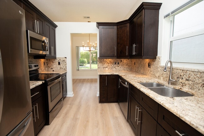 Building Photo - 10821 La Salinas Cir