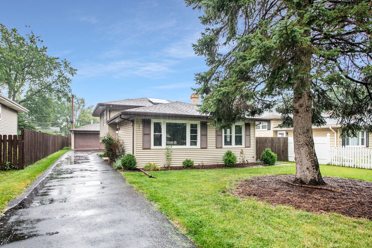 Primary Photo - 241 W Edward St