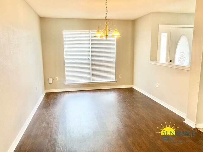 Building Photo - Gorgeous 4 Bedroom Home in Navarre!