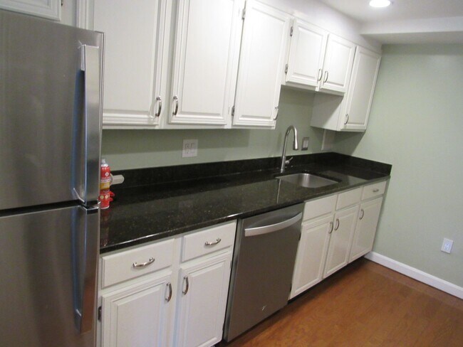 Foto del edificio - Lowell MA 1 Bedroom Loft Condo For Rent!