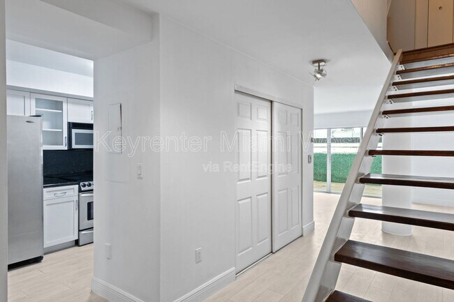 Foto del edificio - 2977 McFarlane Rd