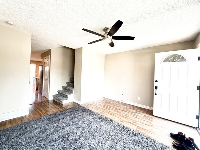 Foto del edificio - Updated 2 bed/2.5 bath townhome in Bear Creek