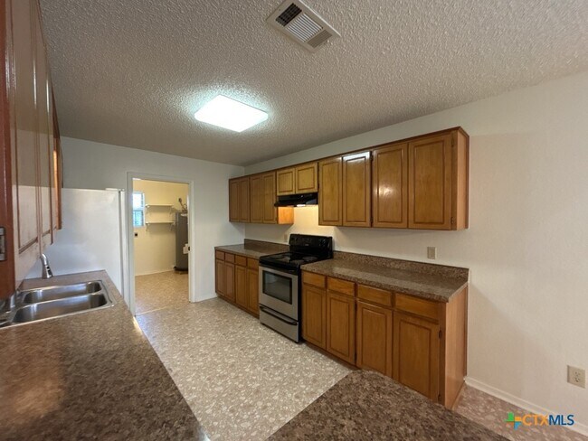 Foto del edificio - 3422 Chisholm Trail