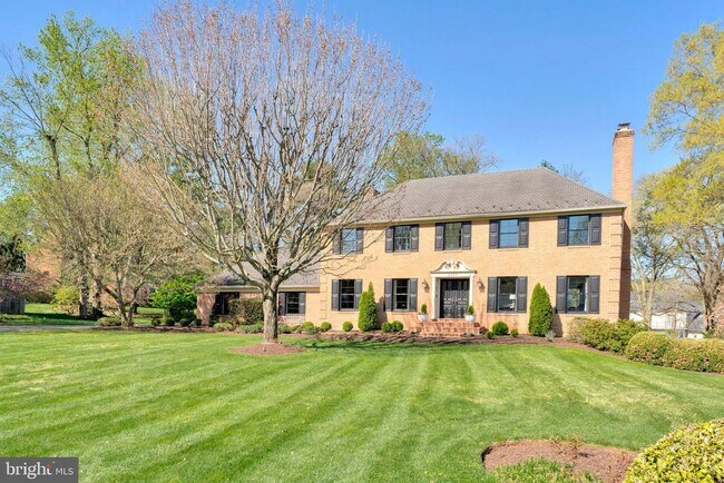 Building Photo - 6363 Lynwood Hill Rd