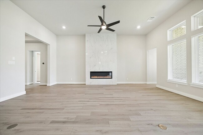 Foto del edificio - 2022 Serene Spgs Dr