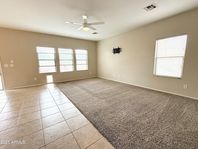 Foto del edificio - 2221 N 94th Ave