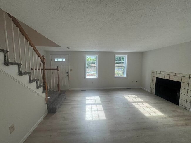 Building Photo - 5 Cabernet Ct