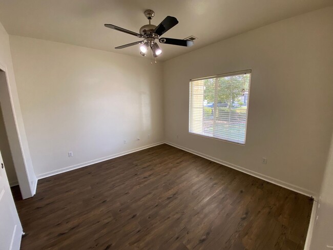 Building Photo - Tulare home for rent