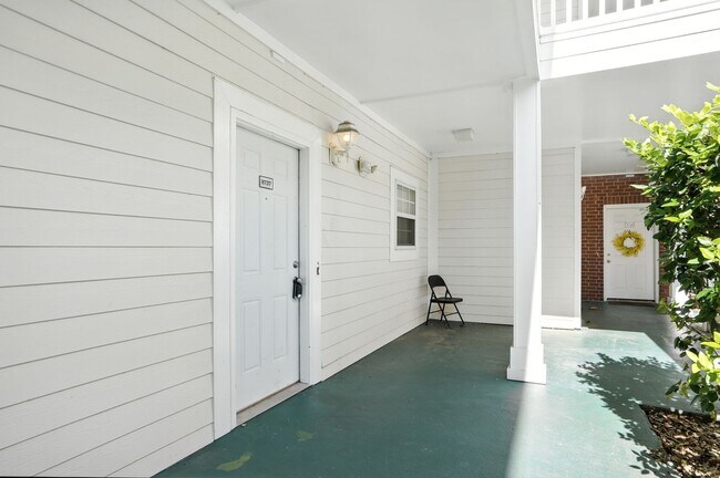 Foto del edificio - Move-in Ready: 2 Bedroom Condo!