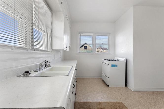 Building Photo - 913 Saint Clair Ave