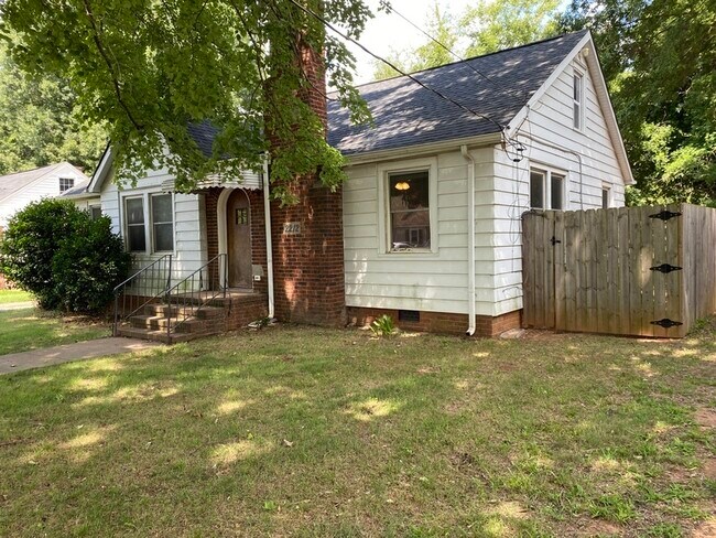 Building Photo - 2212 Edison St