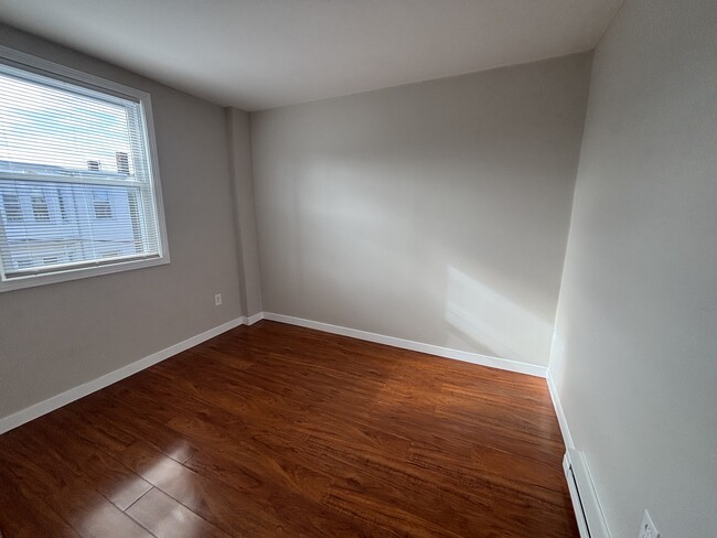 Bedroom 1 - 32 Cottage St