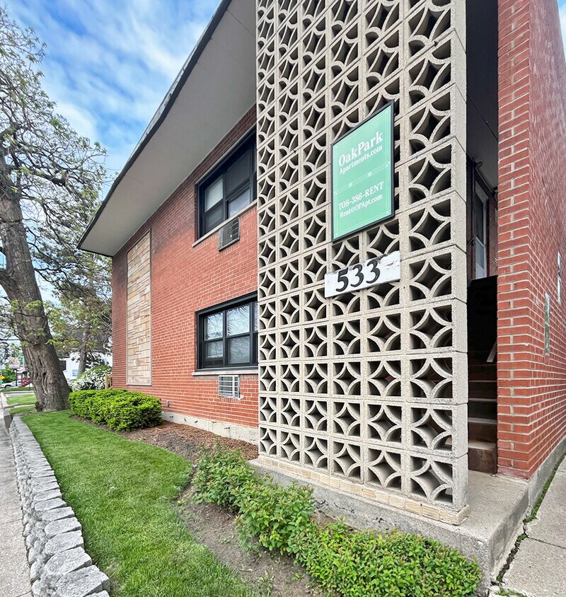 Foto principal - 527-533 Des Plaines Ave. and 7624-7626 Wilcox
