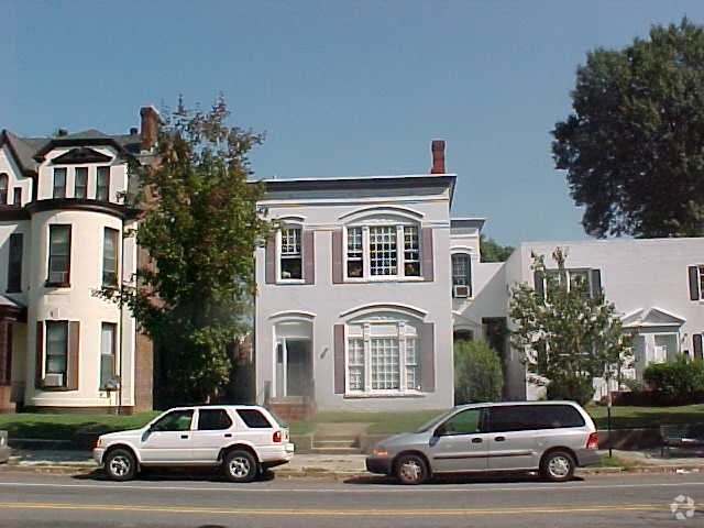 Foto del edificio - Fan Apartment Complex