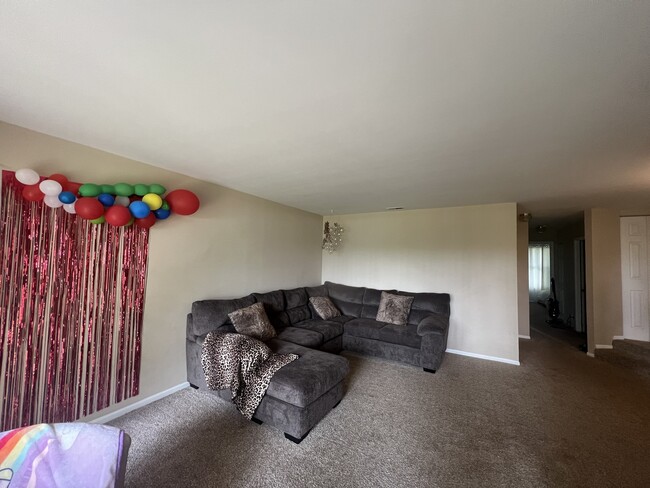 Building Photo - 1304 N Streamwood Ln