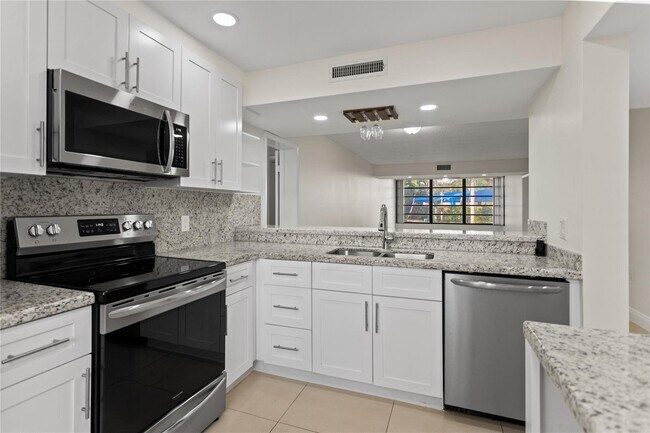 Building Photo - 1719 Whitehall Dr