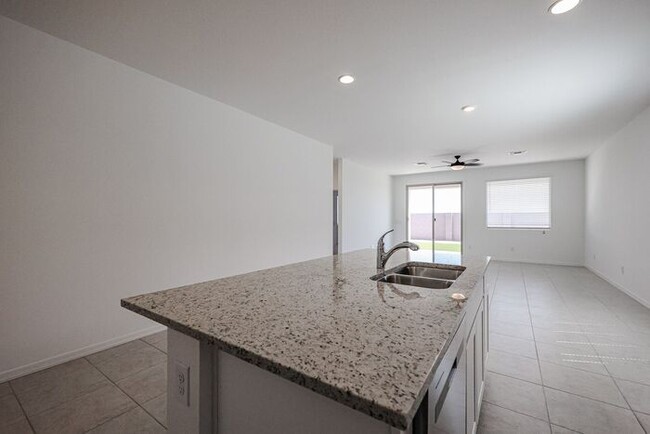 Foto del edificio - Brand New 4 Bedroom Home in Maricopa