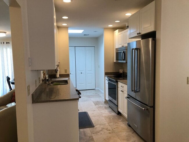 Foto del edificio - Amazing updated home! In Leisure World a 4...
