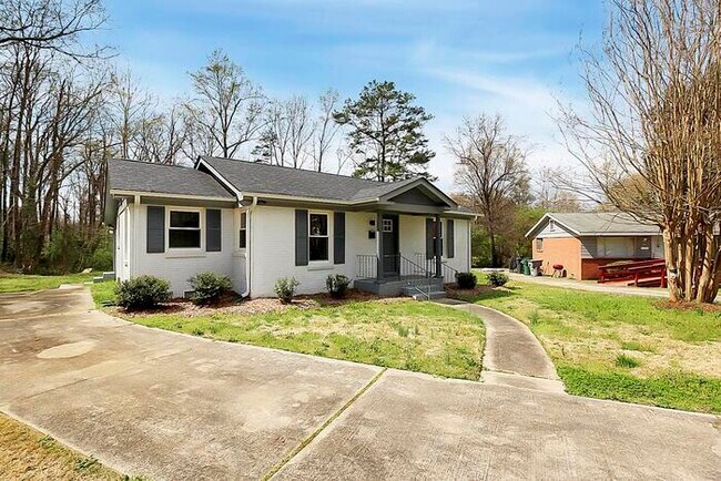Building Photo - 600 Dobson Dr