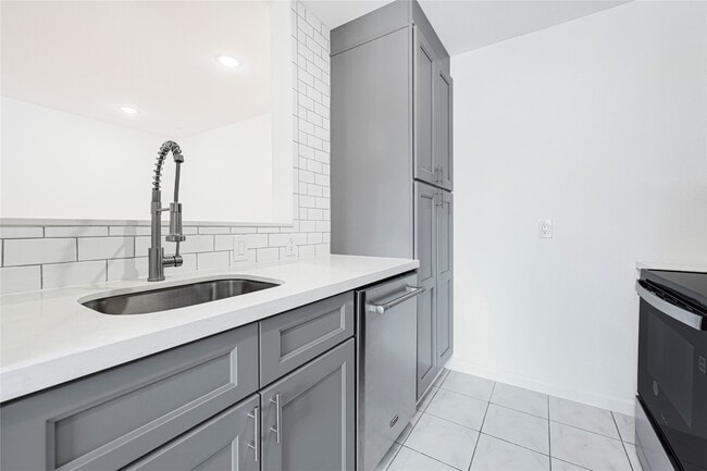 Building Photo - 5718 Eskridge St