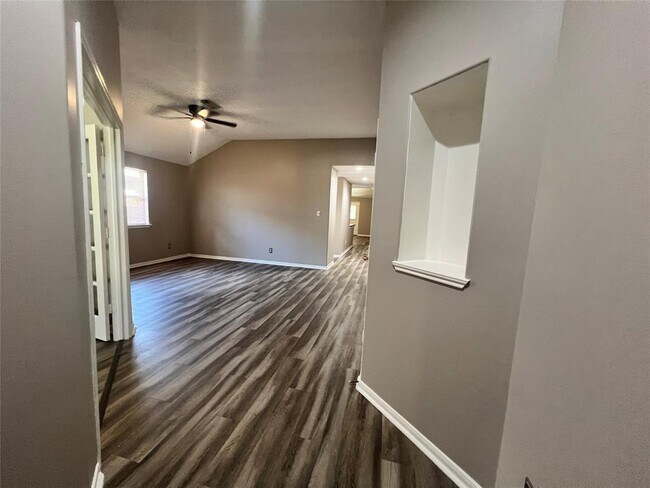 Building Photo - 2427 Halstead Dr