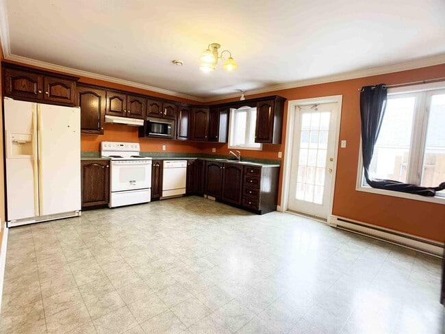 Building Photo - 47 Branscombe St