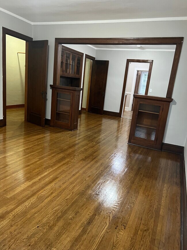 Foto del edificio - 1145 Raymond Ave