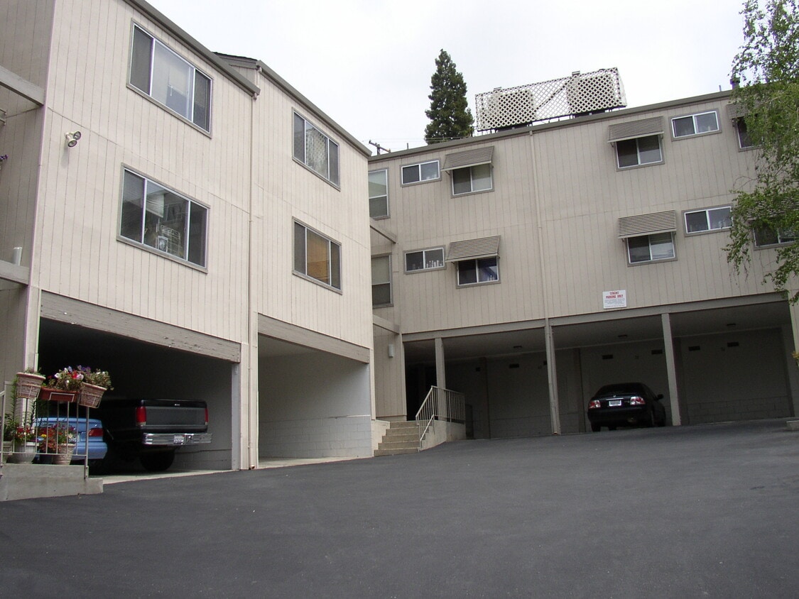 Building Photo - 129 Garfield St
