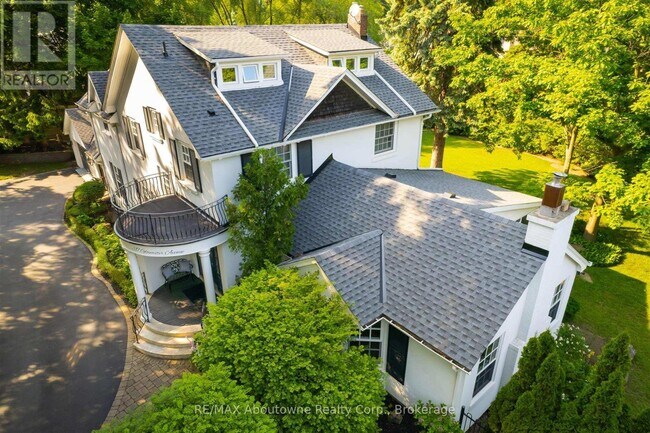 Building Photo - 317 Gloucester Ave