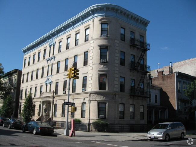 Foto del edificio - 42 Patchen Ave