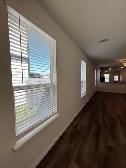 Foto del edificio - 4410 Rushing Ridge Ct