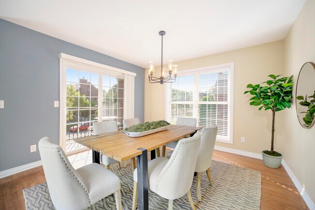 Foto del edificio - 5726 Hampshire Ln