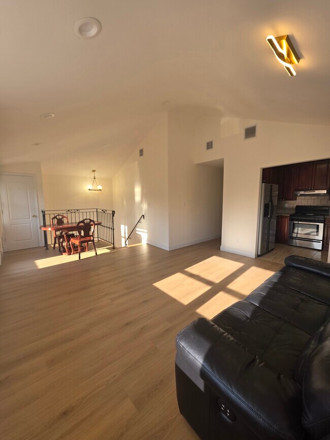 Foto del edificio - 3837 215th St