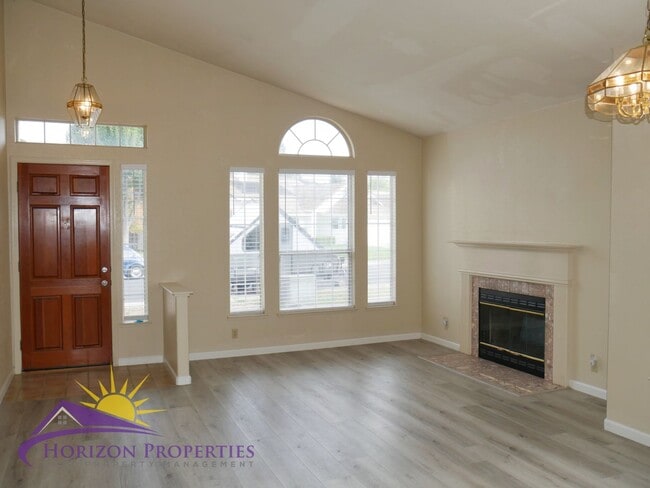 Building Photo - 9472 Clementine Way