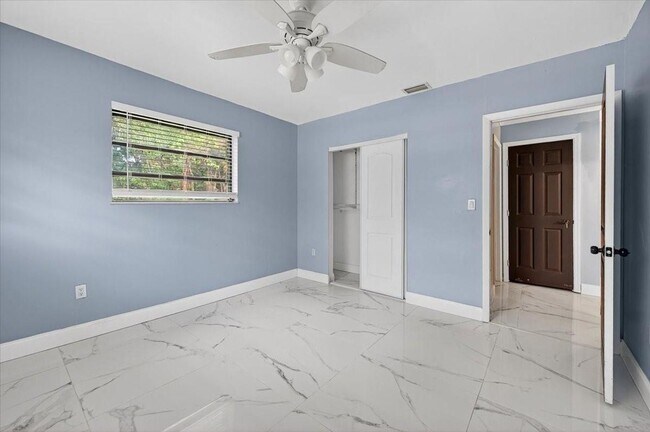 Building Photo - 15775 N Miami Ave