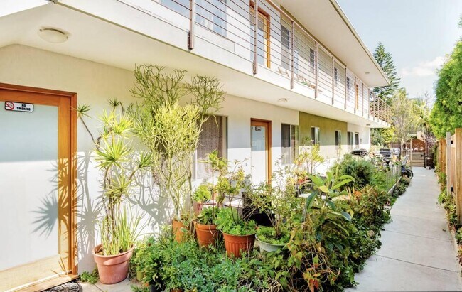 Foto del edificio - 531 Vernon Ave