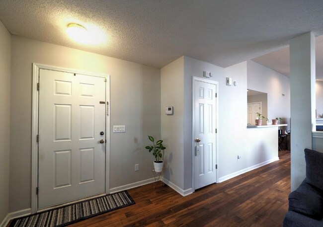 Building Photo - 4016 Apperson Dr