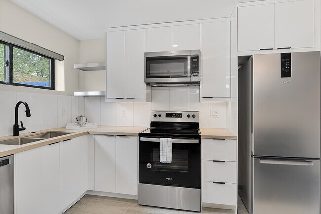 Kitchen - 70 Walts Ln